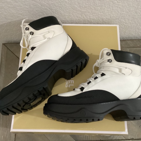 MICHAEL MICHAEL KORS Women's Dupree Ankle Hiker Booties, size 7.5 - Picture 11 of 13